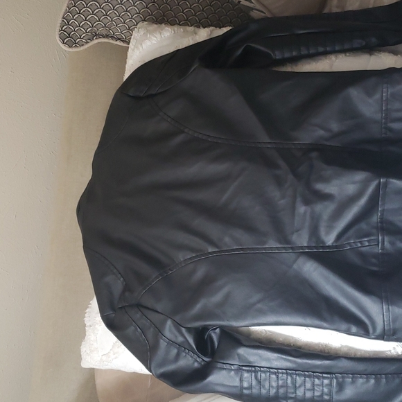 Leather Jacket Black (Size: XS Juniors) - Picture 6 of 9